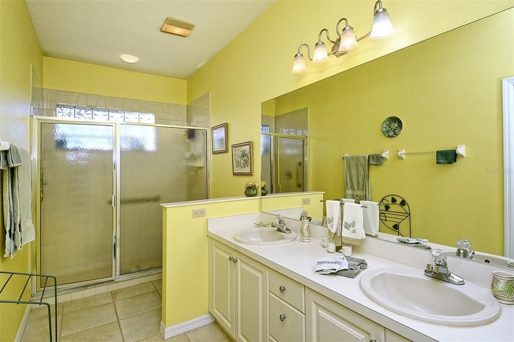 待售: $369,900 (2 贝兹, 2 浴室, 1572 平方英尺)