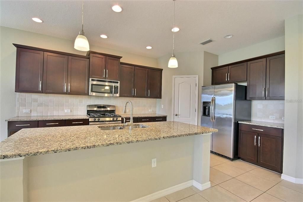 For Rent: $2,900 (4 beds, 3 baths, 2222 Square Feet)