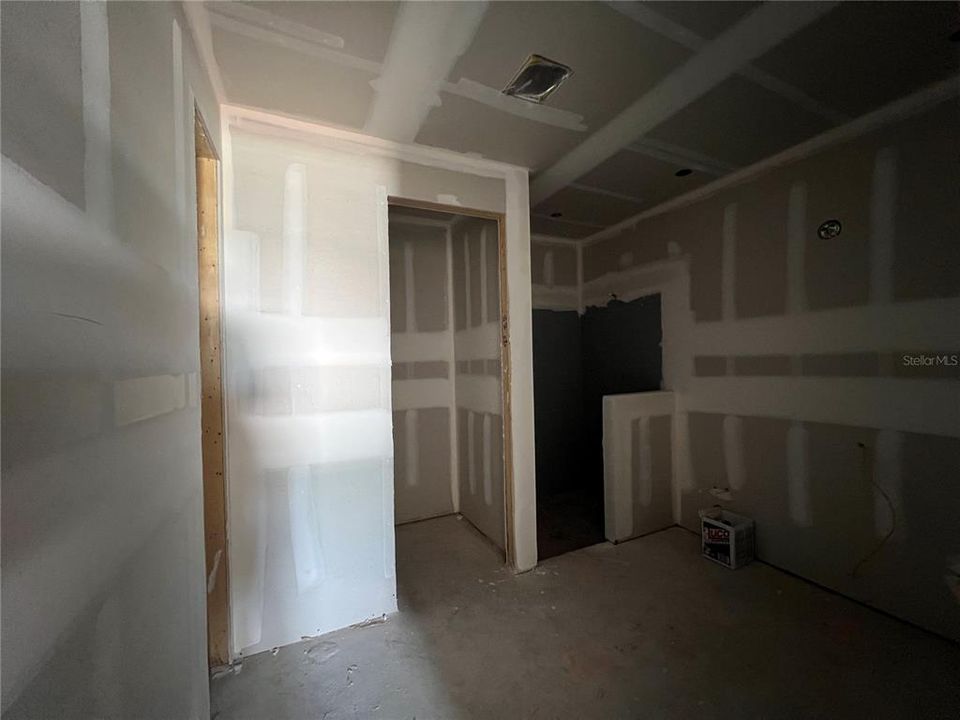 Active With Contract: $399,990 (3 beds, 2 baths, 1709 Square Feet)