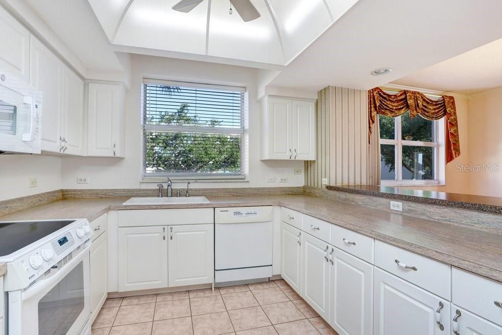 En Venta: $365,000 (3 camas, 2 baños, 1805 Pies cuadrados)