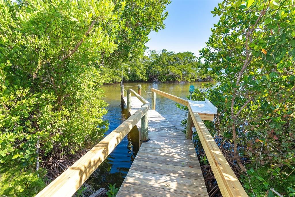 For Sale: $800,000 (3 beds, 3 baths, 2299 Square Feet)