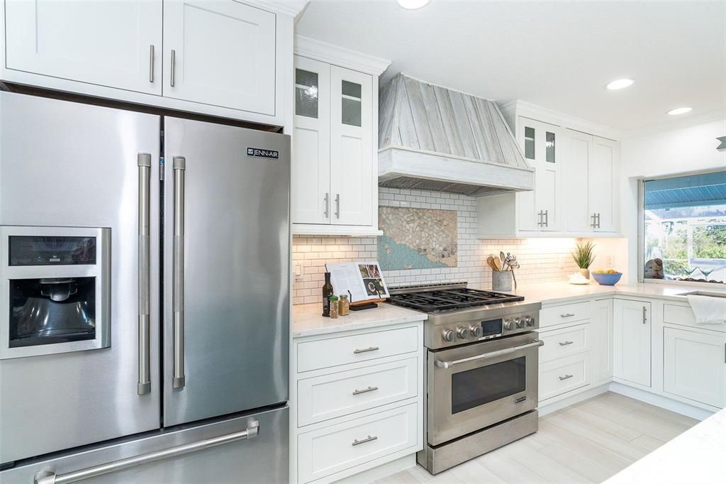 For Sale: $800,000 (3 beds, 3 baths, 2299 Square Feet)