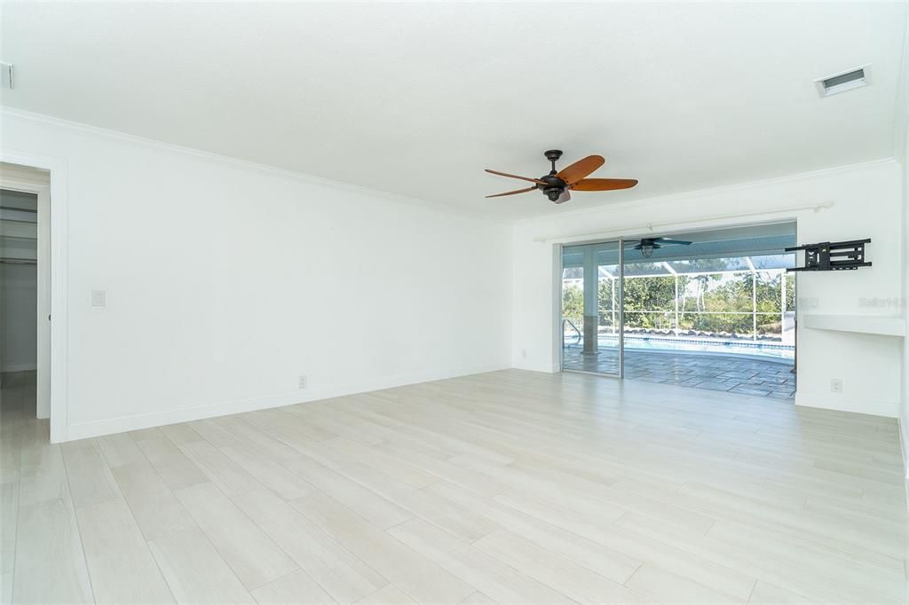 For Sale: $800,000 (3 beds, 3 baths, 2299 Square Feet)