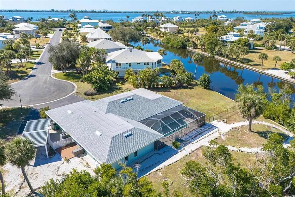 For Sale: $800,000 (3 beds, 3 baths, 2299 Square Feet)