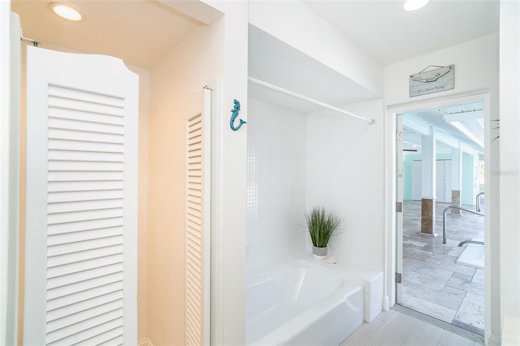 For Sale: $800,000 (3 beds, 3 baths, 2299 Square Feet)