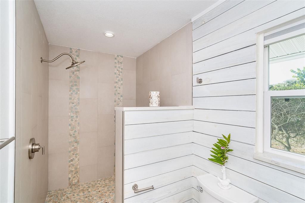 For Sale: $800,000 (3 beds, 3 baths, 2299 Square Feet)