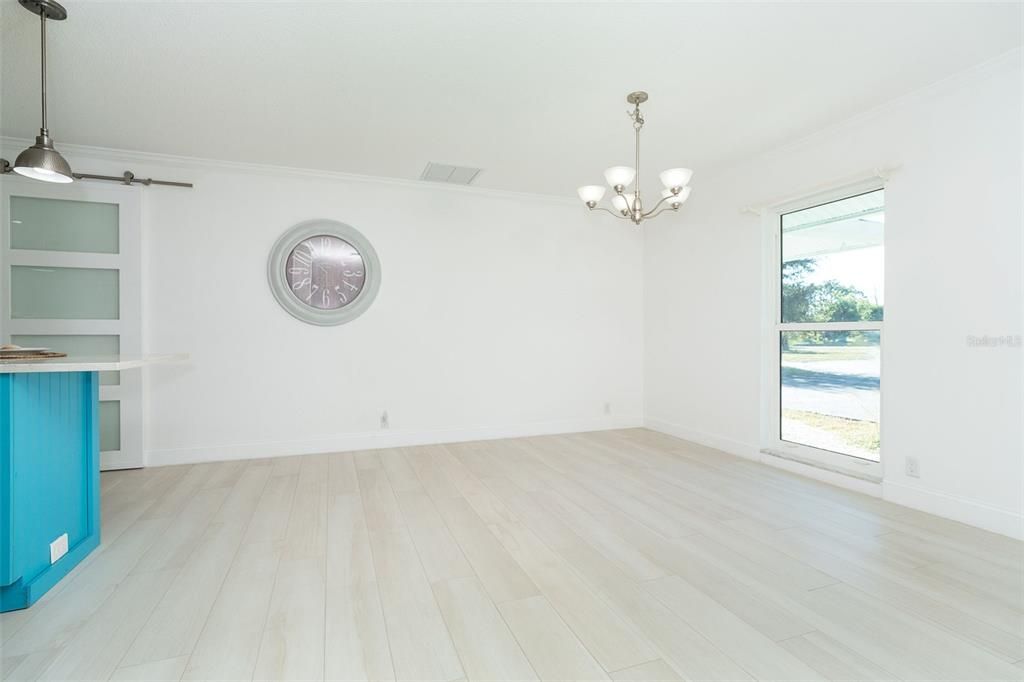 For Sale: $800,000 (3 beds, 3 baths, 2299 Square Feet)