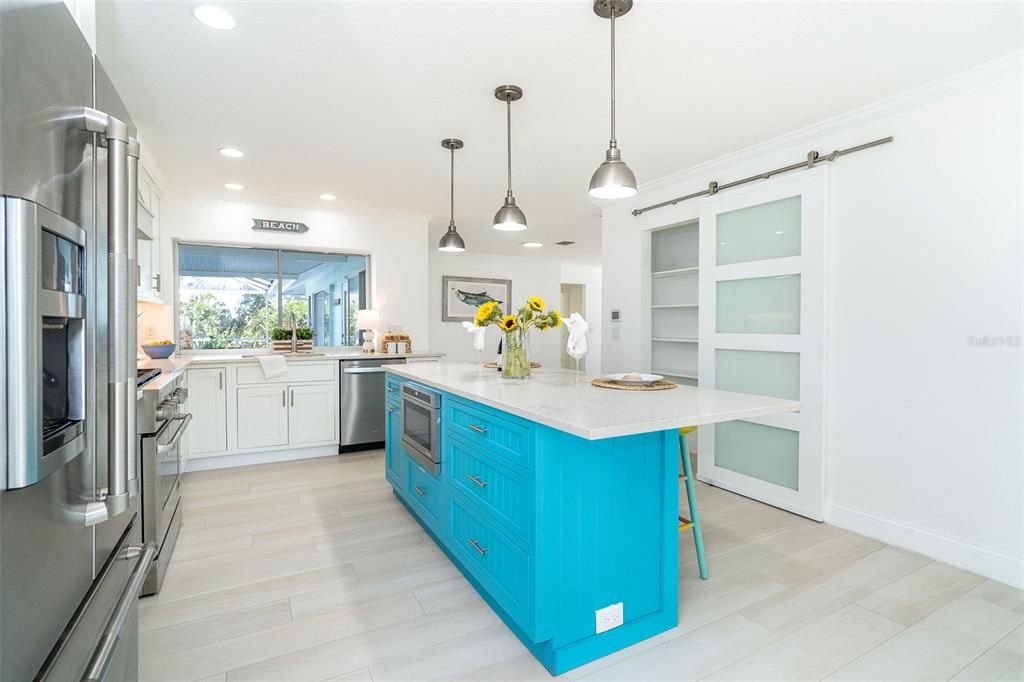 For Sale: $800,000 (3 beds, 3 baths, 2299 Square Feet)