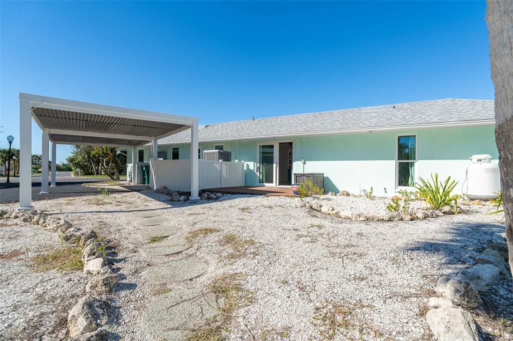 For Sale: $800,000 (3 beds, 3 baths, 2299 Square Feet)