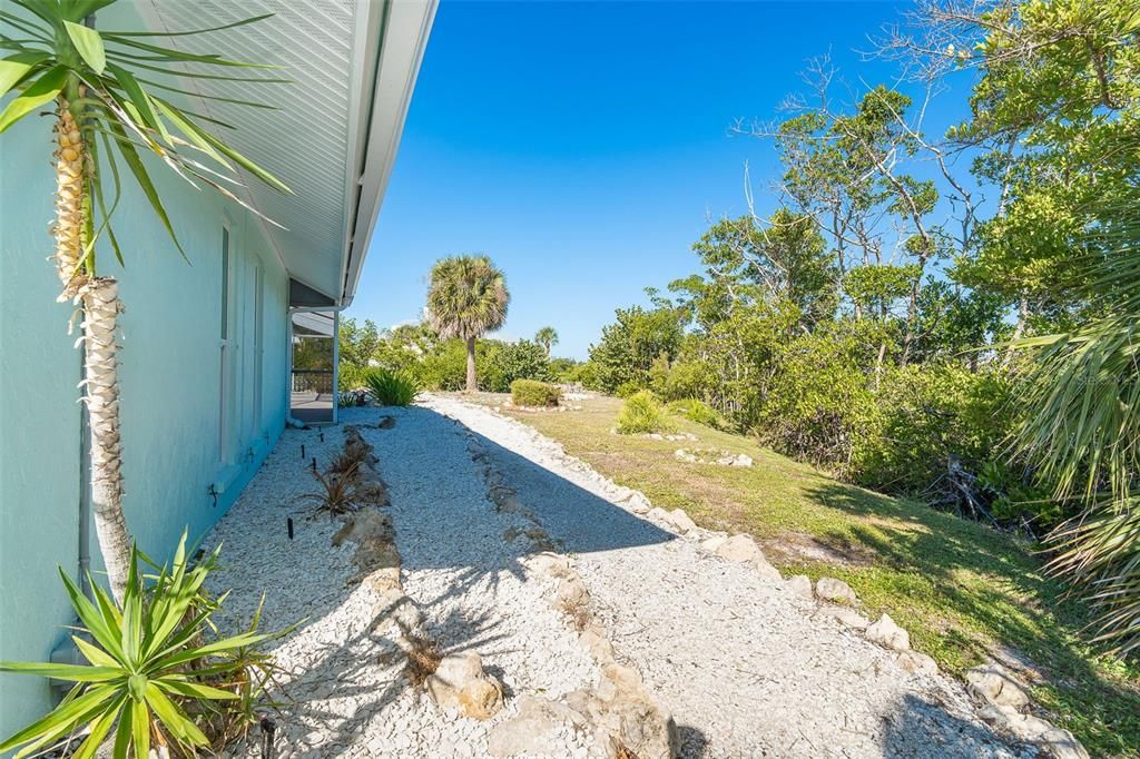 For Sale: $800,000 (3 beds, 3 baths, 2299 Square Feet)