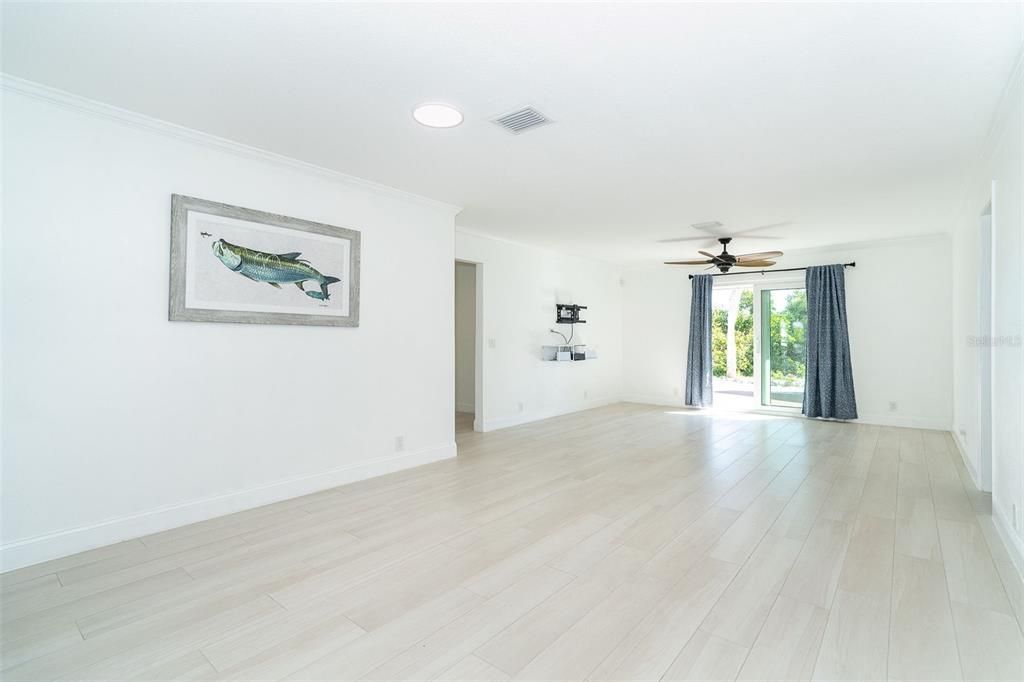 For Sale: $800,000 (3 beds, 3 baths, 2299 Square Feet)