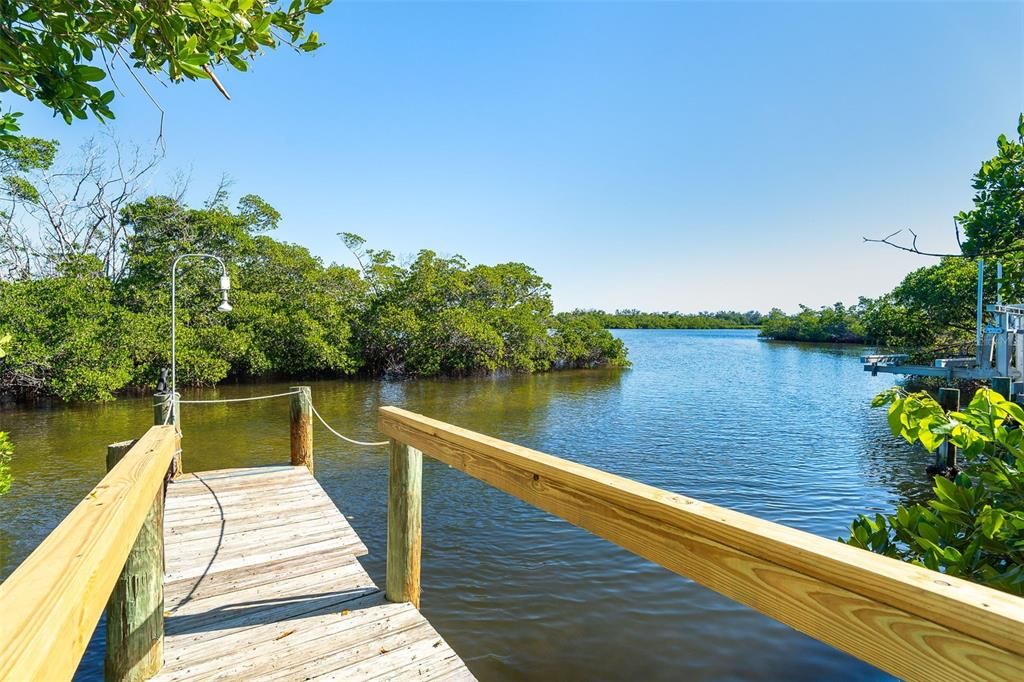 For Sale: $800,000 (3 beds, 3 baths, 2299 Square Feet)