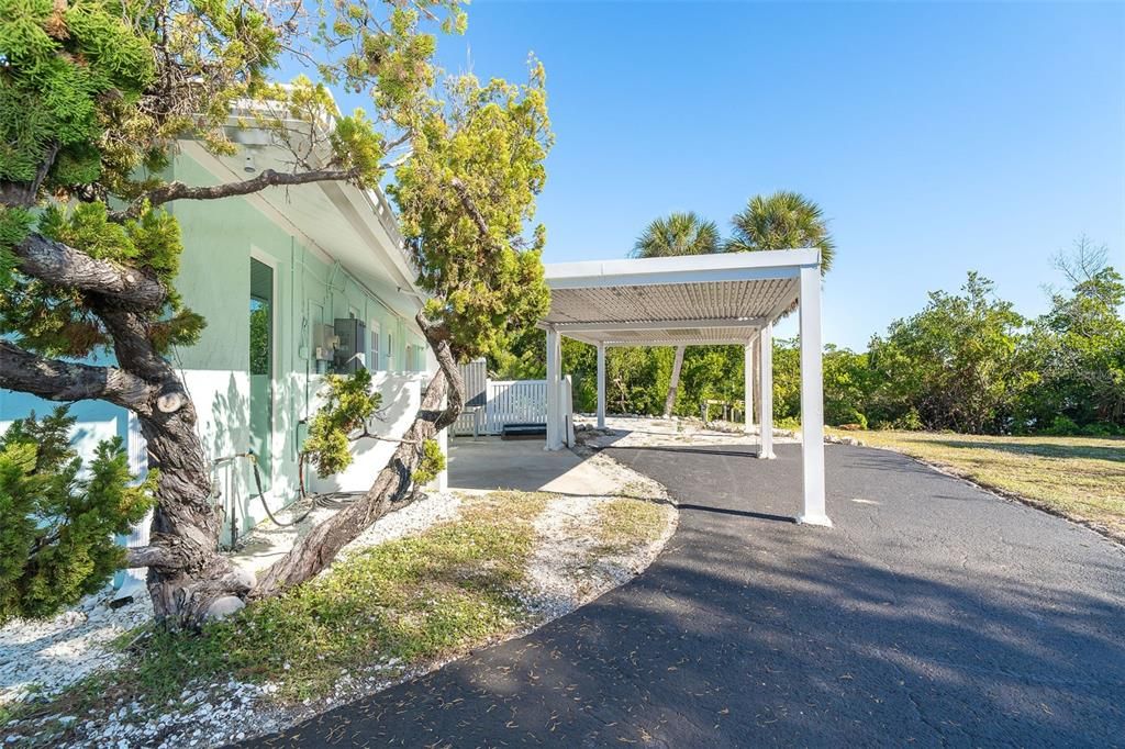 For Sale: $800,000 (3 beds, 3 baths, 2299 Square Feet)