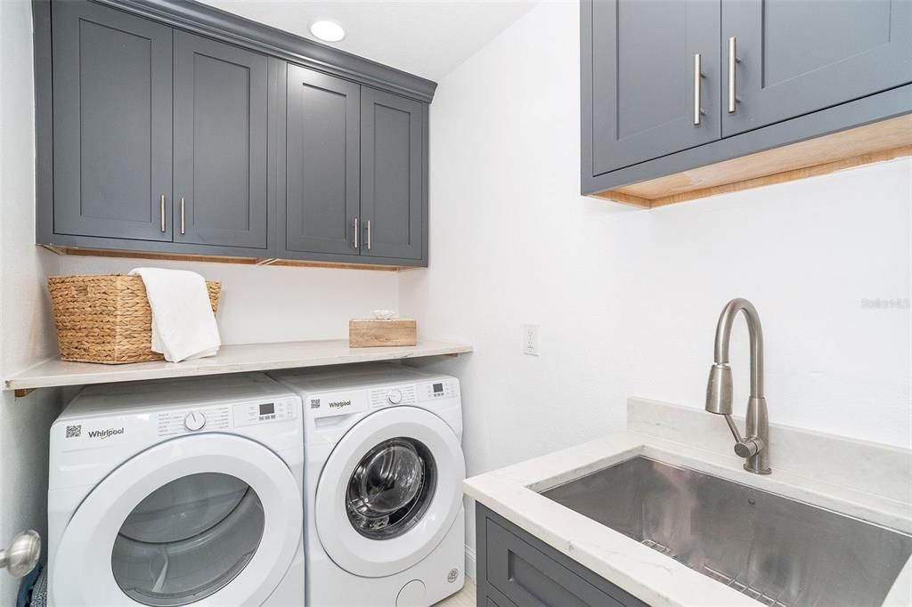 For Sale: $800,000 (3 beds, 3 baths, 2299 Square Feet)