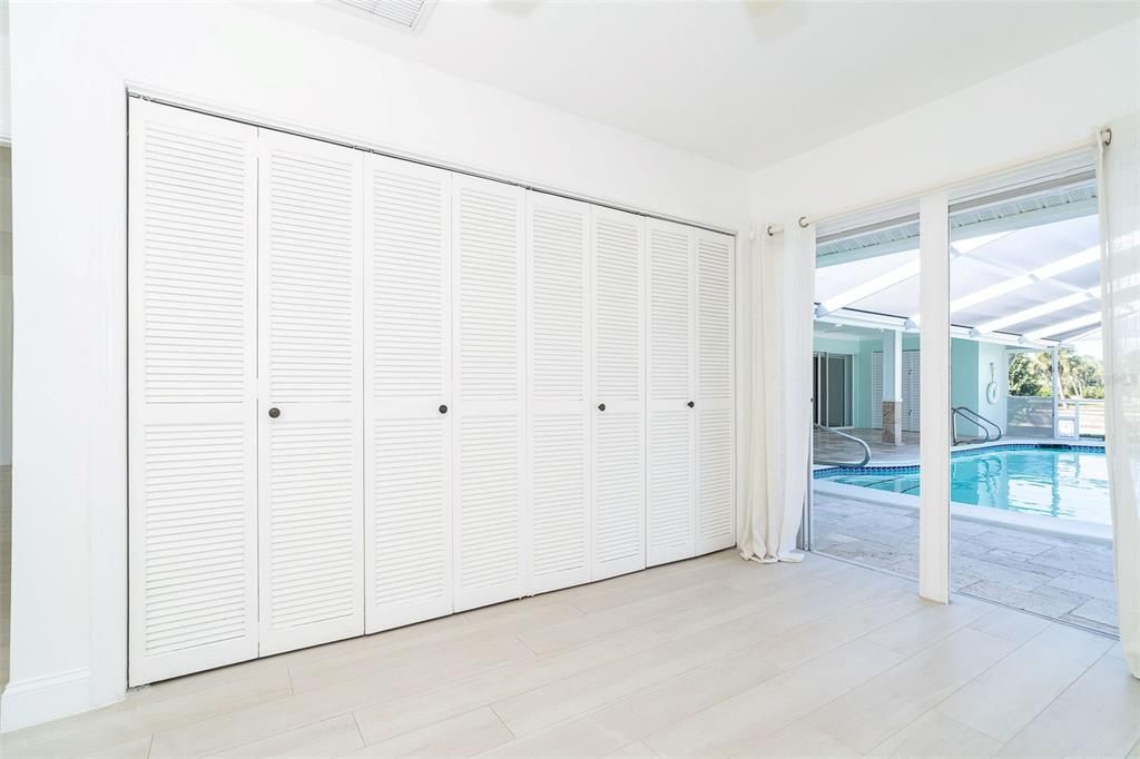 For Sale: $800,000 (3 beds, 3 baths, 2299 Square Feet)