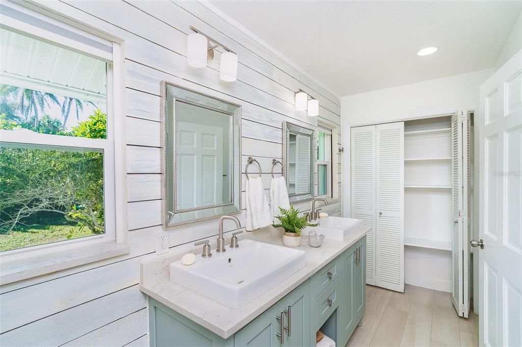 For Sale: $800,000 (3 beds, 3 baths, 2299 Square Feet)