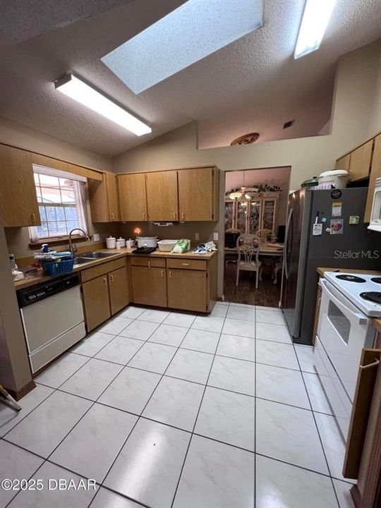 На продажу: $389,900 (3 спален, 2 ванн, 2194 Квадратных фут)