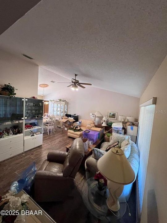 На продажу: $389,900 (3 спален, 2 ванн, 2194 Квадратных фут)