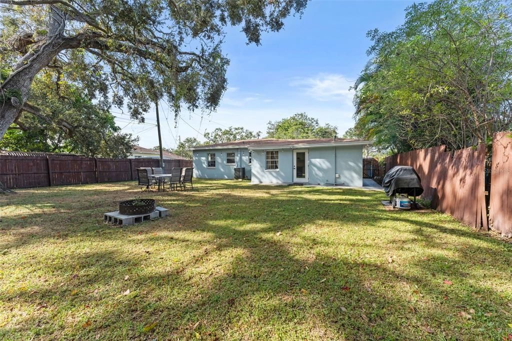 合同活跃: $375,000 (3 贝兹, 2 浴室, 1156 平方英尺)