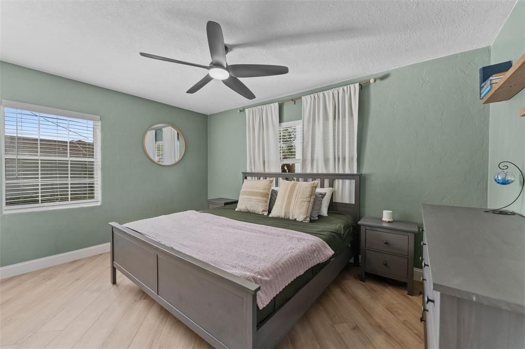 合同活跃: $375,000 (3 贝兹, 2 浴室, 1156 平方英尺)