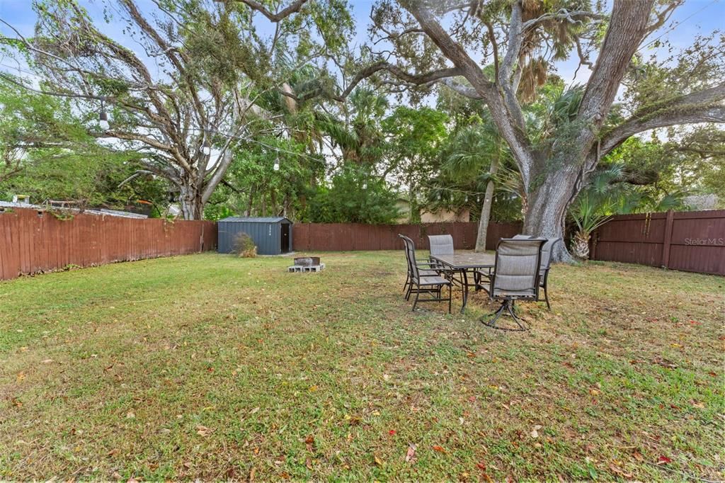 合同活跃: $375,000 (3 贝兹, 2 浴室, 1156 平方英尺)