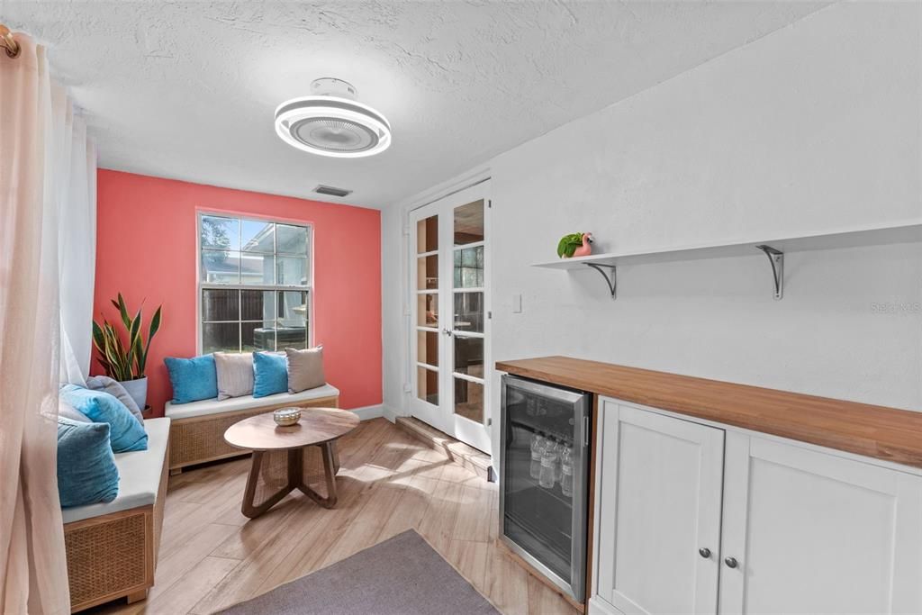 合同活跃: $375,000 (3 贝兹, 2 浴室, 1156 平方英尺)