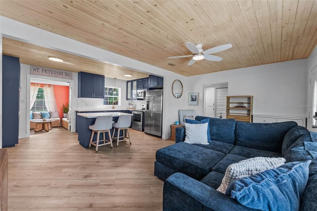 合同活跃: $375,000 (3 贝兹, 2 浴室, 1156 平方英尺)