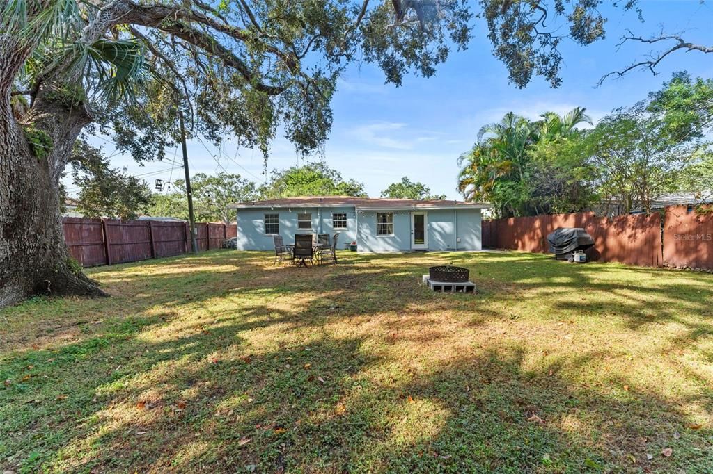 合同活跃: $375,000 (3 贝兹, 2 浴室, 1156 平方英尺)