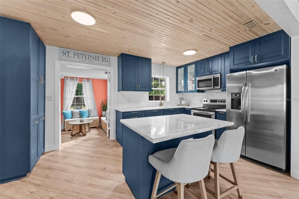 合同活跃: $375,000 (3 贝兹, 2 浴室, 1156 平方英尺)