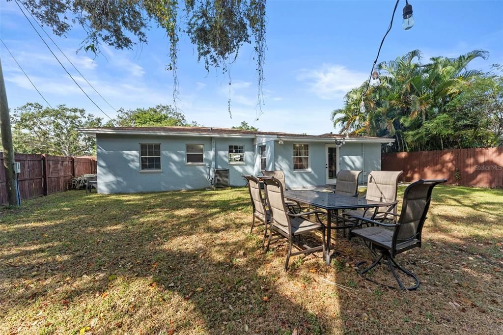 合同活跃: $375,000 (3 贝兹, 2 浴室, 1156 平方英尺)