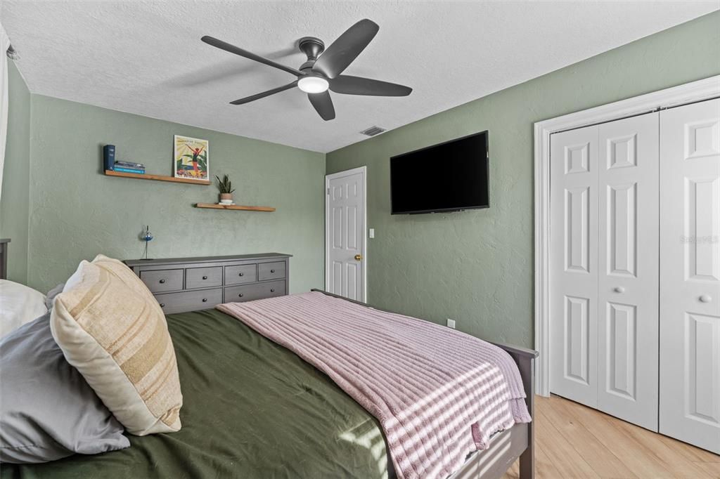 合同活跃: $375,000 (3 贝兹, 2 浴室, 1156 平方英尺)