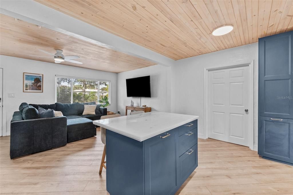 合同活跃: $375,000 (3 贝兹, 2 浴室, 1156 平方英尺)