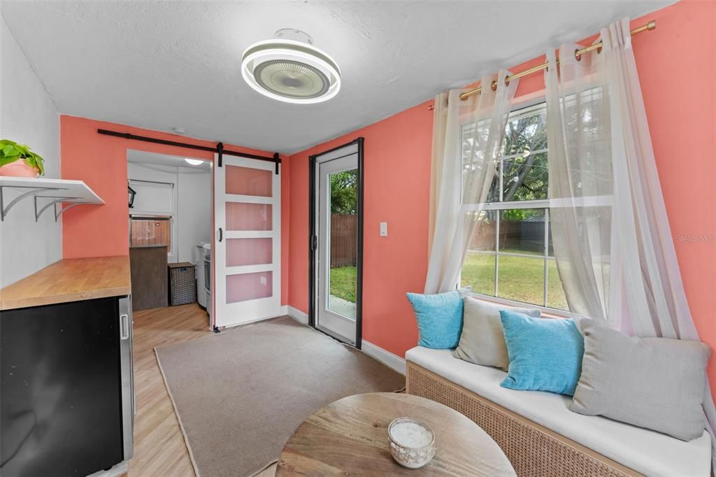 合同活跃: $375,000 (3 贝兹, 2 浴室, 1156 平方英尺)