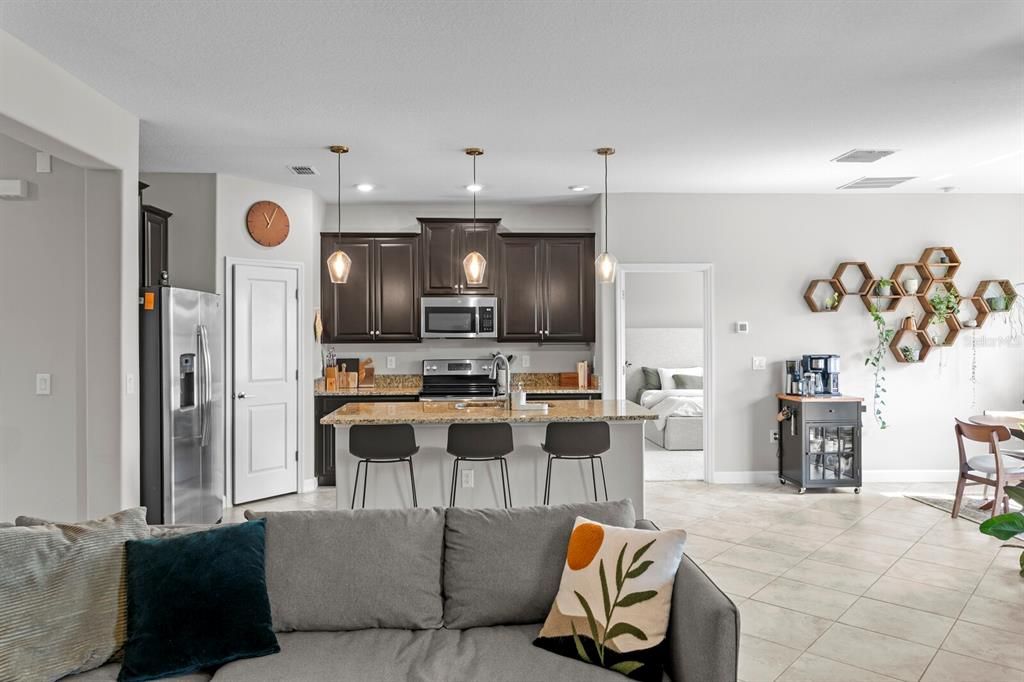 На продажу: $369,000 (3 спален, 2 ванн, 1732 Квадратных фут)