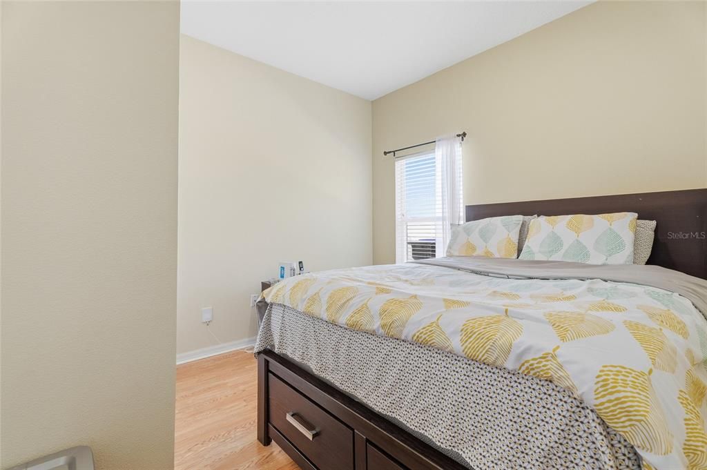 Active With Contract: $345,000 (3 beds, 2 baths, 1470 Square Feet)