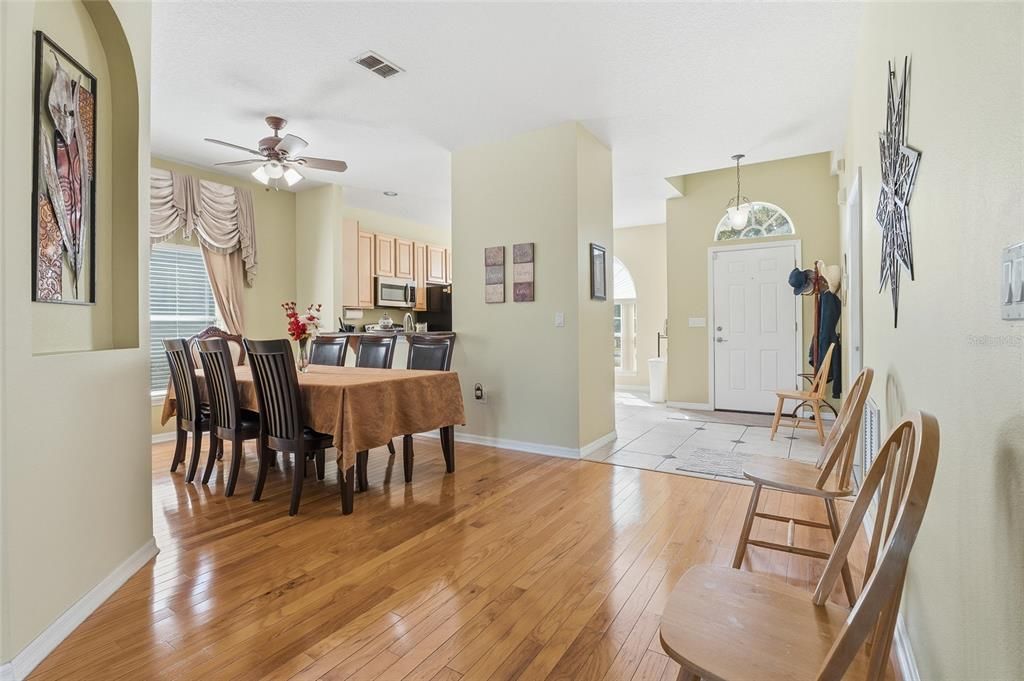 Active With Contract: $345,000 (3 beds, 2 baths, 1470 Square Feet)