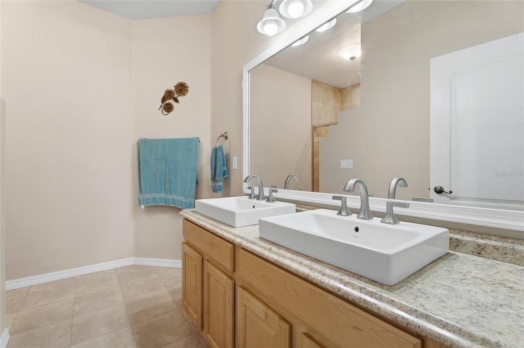 Active With Contract: $345,000 (3 beds, 2 baths, 1470 Square Feet)