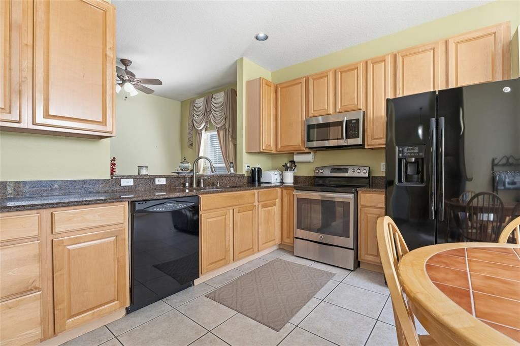 Active With Contract: $345,000 (3 beds, 2 baths, 1470 Square Feet)