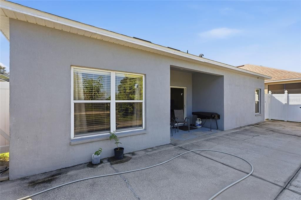 Active With Contract: $345,000 (3 beds, 2 baths, 1470 Square Feet)