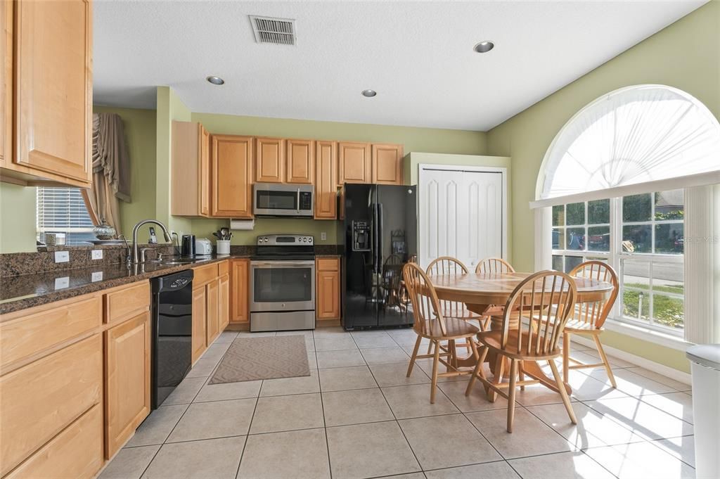 Active With Contract: $345,000 (3 beds, 2 baths, 1470 Square Feet)