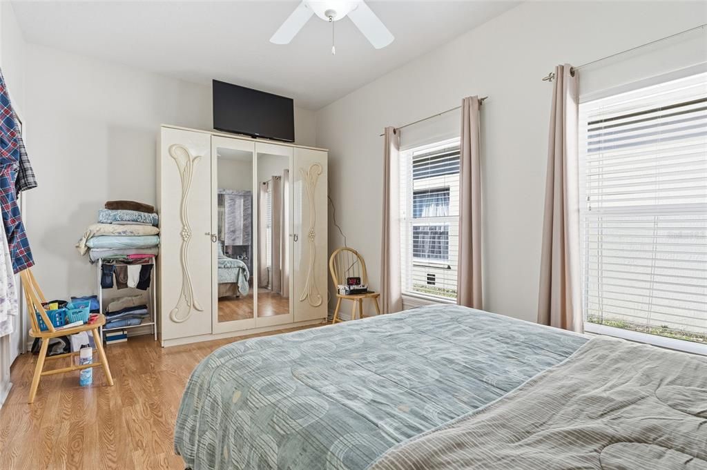 Active With Contract: $345,000 (3 beds, 2 baths, 1470 Square Feet)