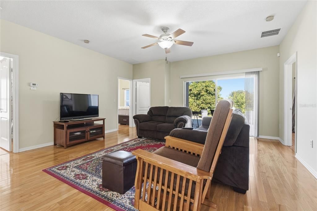 Active With Contract: $345,000 (3 beds, 2 baths, 1470 Square Feet)