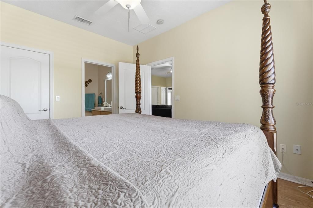 Active With Contract: $345,000 (3 beds, 2 baths, 1470 Square Feet)