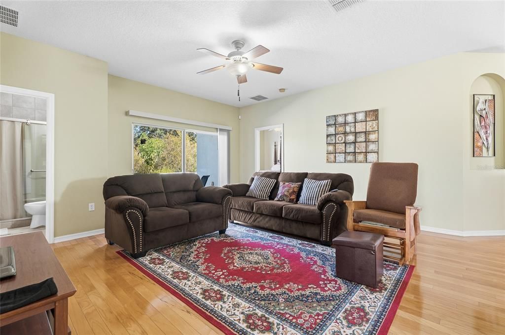 Active With Contract: $345,000 (3 beds, 2 baths, 1470 Square Feet)