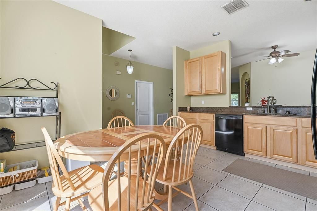 Active With Contract: $345,000 (3 beds, 2 baths, 1470 Square Feet)