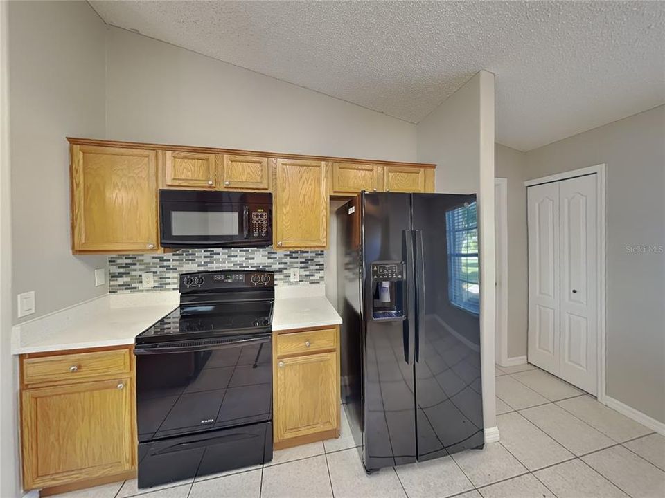 For Rent: $1,999 (3 beds, 2 baths, 1596 Square Feet)