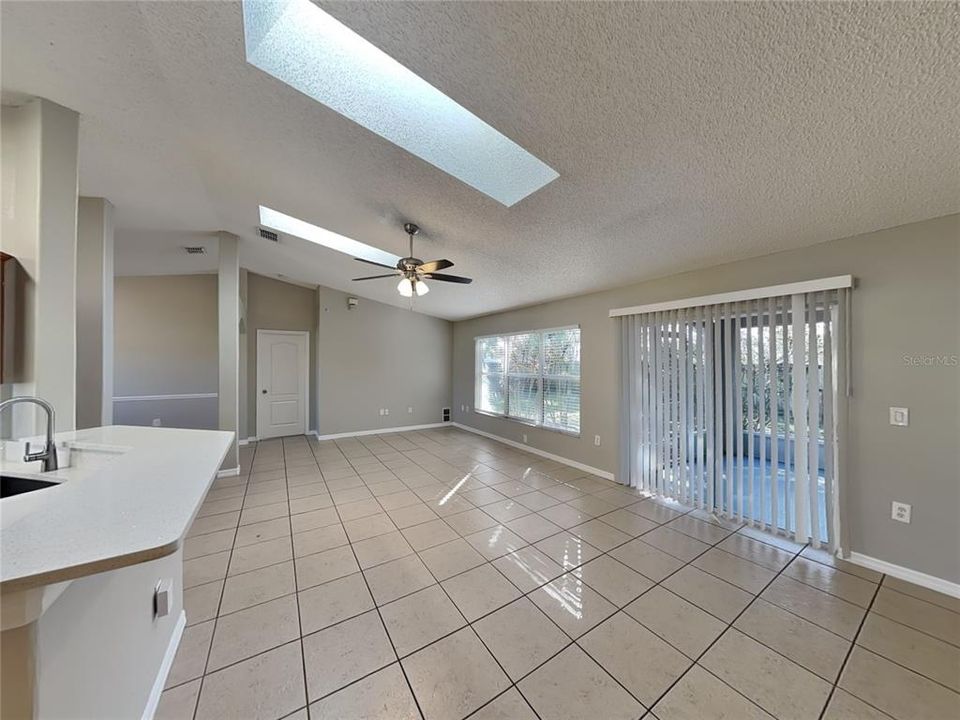 For Rent: $1,999 (3 beds, 2 baths, 1596 Square Feet)