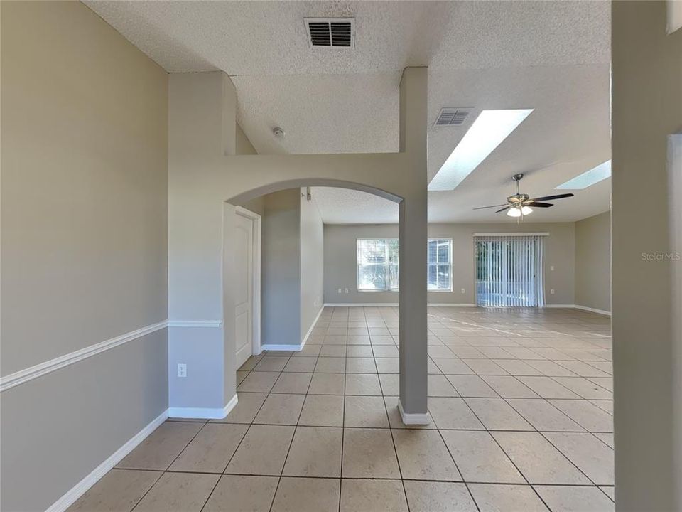 For Rent: $1,999 (3 beds, 2 baths, 1596 Square Feet)