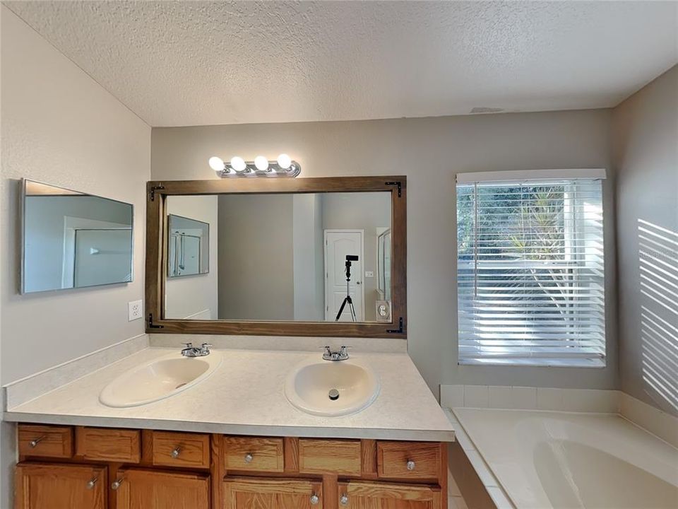 For Rent: $1,999 (3 beds, 2 baths, 1596 Square Feet)