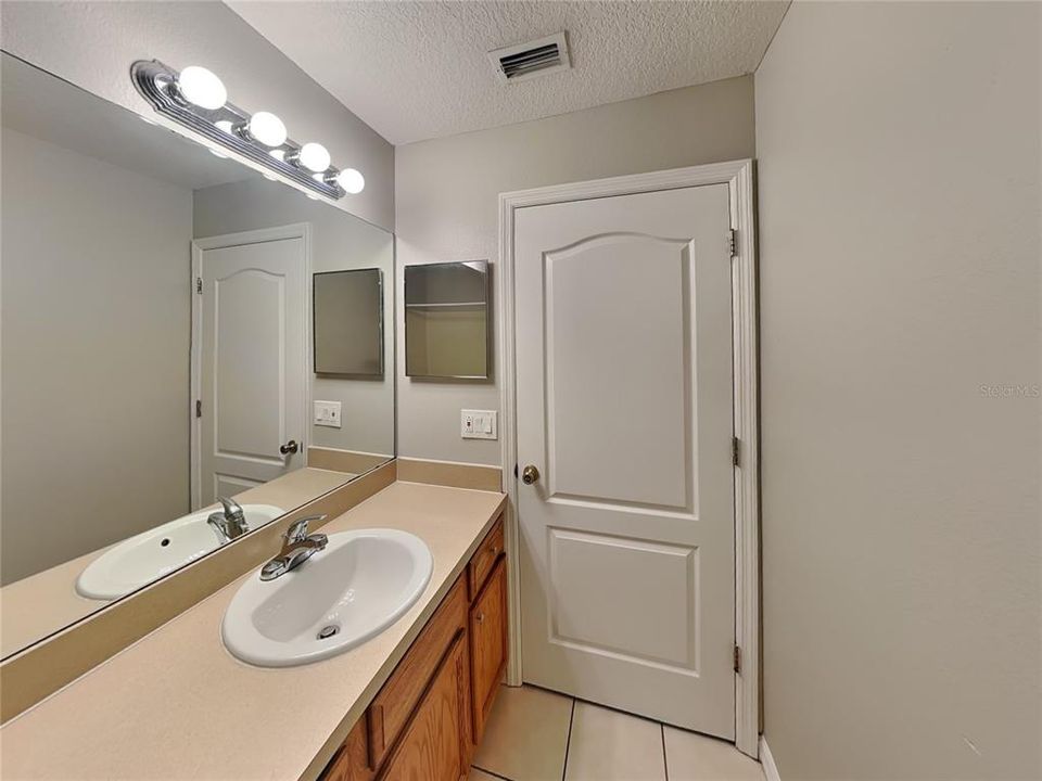 For Rent: $1,999 (3 beds, 2 baths, 1596 Square Feet)